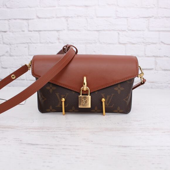 Louis Vuitton Padlock on Strap Monogram Crossbody Purse Handbag Clutch A5383 - Picture 1 of 9